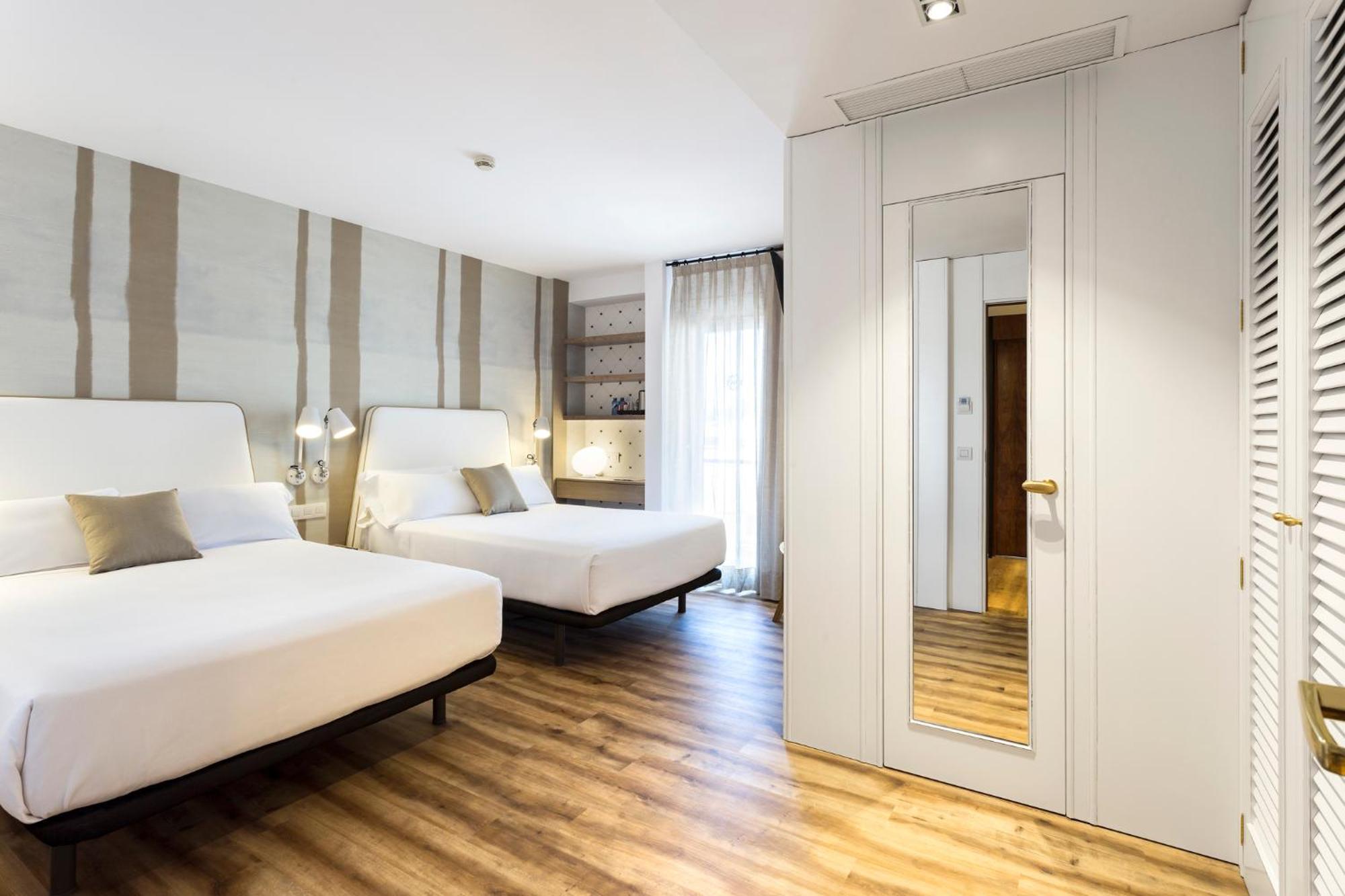 Comfort Quadruple Room,738299755:JPEG