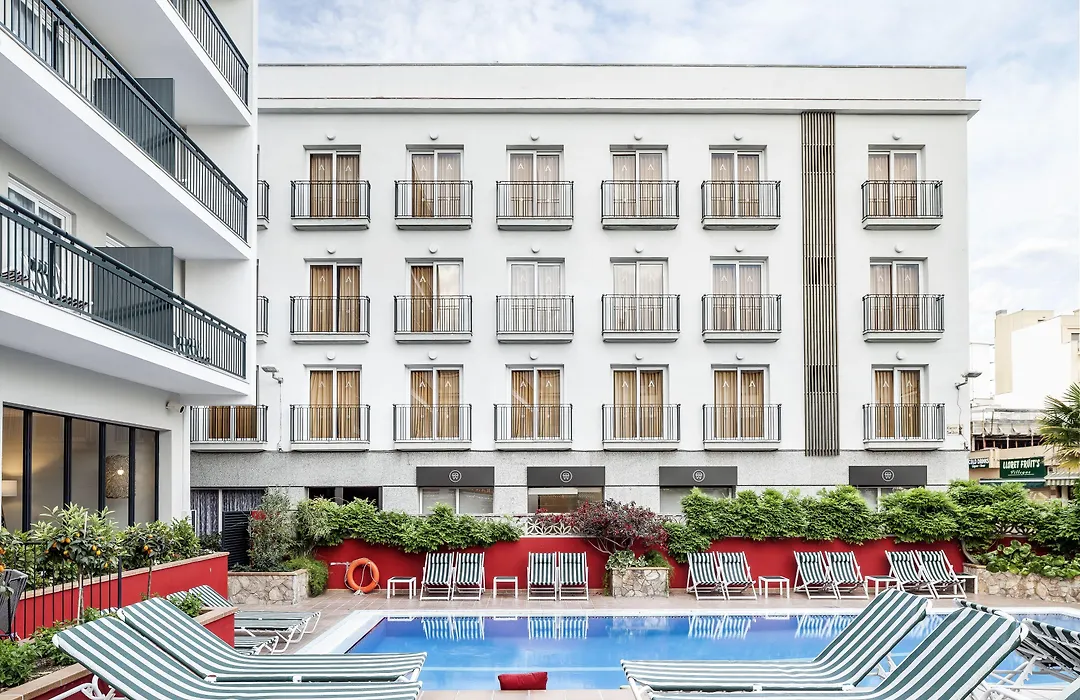 Aqua Hotel Bertran Park-1